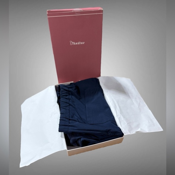 Navy Blue Scrub Pants by Flora-Hue Size M New In Box - Picture 2 of 10